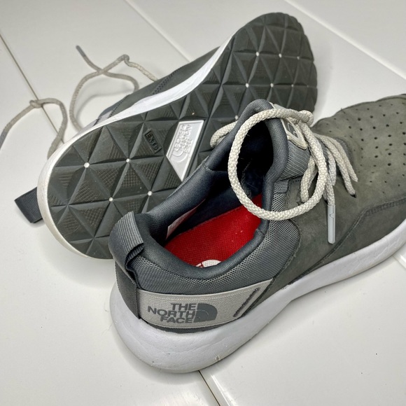 North Face Sneakers - Women’s 7.5 - Damage - Picture 5 of 12